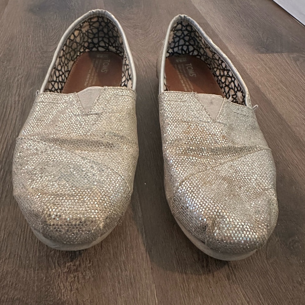 Silver glitter toms